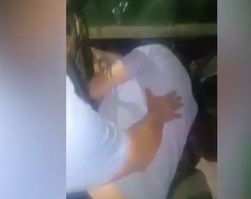 Discutió con el conductor de un colectivo y lo dejó inconsciente de una piña