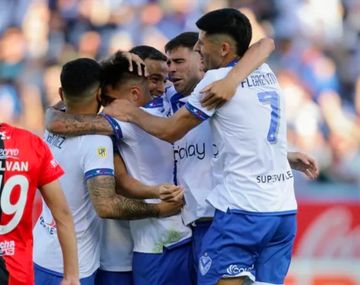 Vélez se salvó del descenso con un triunfo ante Colón