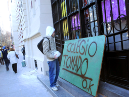 Tomas de colegios porteños siguen al menos hasta el lunes
