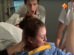 La sorpresa y terror de un joven al presenciar el parto se viraliza La sorpresa y terror de un joven al presenciar el parto se viraliza