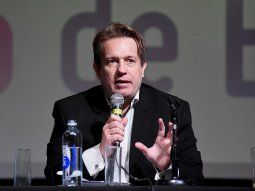 el incomodo momento del biografo de milei durante un streaming: adiccion sexual en hombres