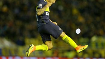 respira el hincha de boca: tevez rechazo una oferta millonaria para irse a china respira el hincha de boca: tevez rechazo una oferta millonaria para irse a china