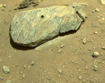 Marte: las fotos de la primera muestra de roca tomada por la NASA