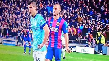 el kun agüero y su penal errado: ¿fue culpa de mascherano? el kun agüero y su penal errado: ¿fue culpa de mascherano?
