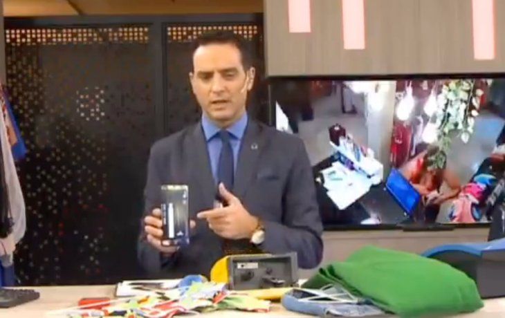 Quiso exponer los peligros de una estafa y terminó mostrando en vivo los datos de su tarjeta de débito