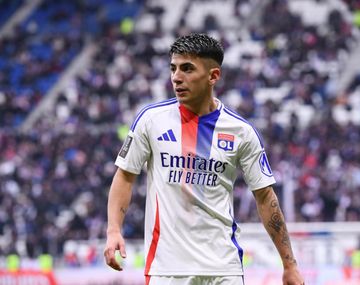 Video: el gol de Almada para el 1-0 del Lyon ante Manchester United
