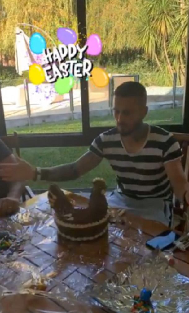 Anti River: Benedetto destrozó una gallina de chocolate para festejar las Pascuas