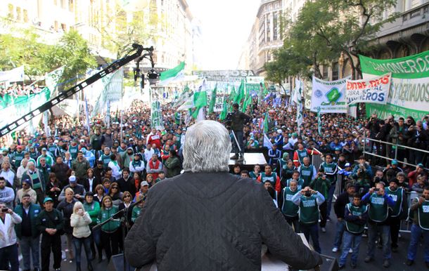 Hugo Moyano encabeza una marcha como en 2013