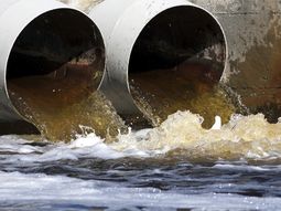 Castigo a aguas residuales en ríos. Castigo a aguas residuales en ríos.