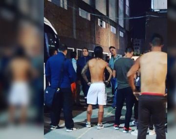 La barra de Platense robó y agredió a los jugadores tras perder un partido