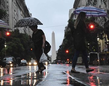 Lluvias y chaparrones para un jueves gris en la Ciudad