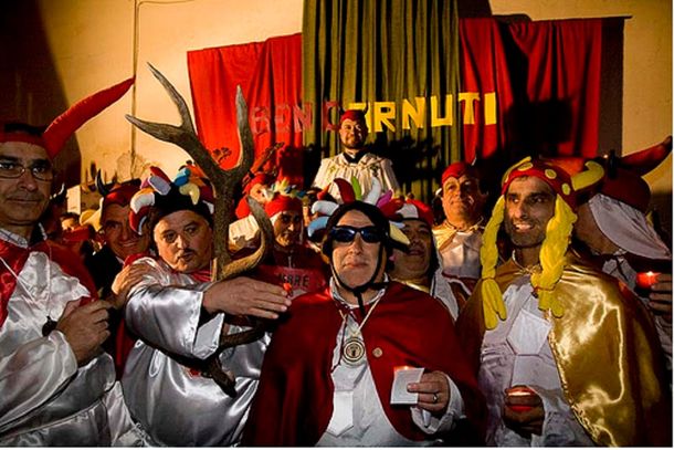 Ojo si te saludan: hoy se celebra el Día de los Cornudos