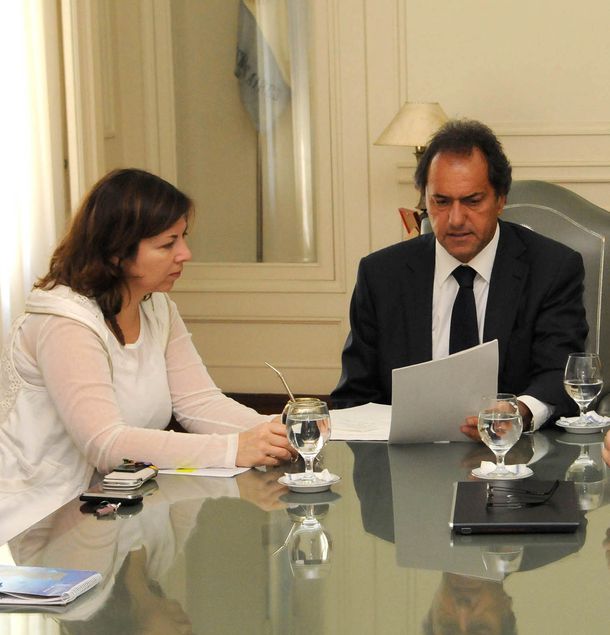 Batakis, en Radio 10: En todos los países se controla el tipo de cambio