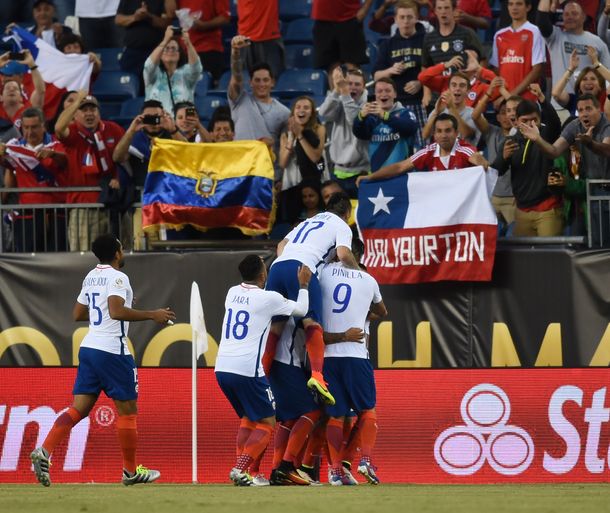Horror boliviano: sacaron del medio, la perdieron en defensa y así llegó el gol de Chile