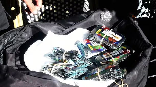 Los paquetes de figuritas del Mundial que le hallaron a uno de los ladrones en Recoleta. Los paquetes de figuritas del Mundial que le hallaron a uno de los ladrones en Recoleta.