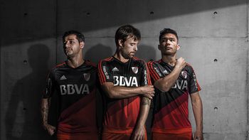 river estrenara el proximo domingo su flamante camiseta alternativa river estrenara el proximo domingo su flamante camiseta alternativa