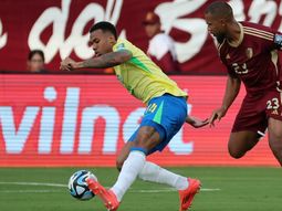 Con mucha polémica, Venezuela y Brasil igualaron 1-1