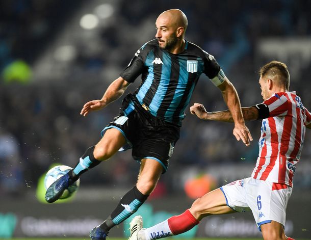 Lisandro López pelea ante la marca de Bottinelli