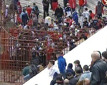 Huracán era goleado de local y lo suspendieron por incidentes