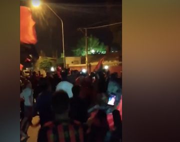 Los hinchas de Colón de Santa Fe rompieron la cuarentena para festejar los 115 años del club