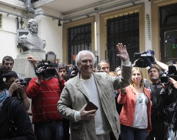 Pino Solanas: Nuestros datos nos dan arriba por 4 o 6 puntos