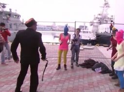 atacaron a latigazos al grupo pussy riot durante un show en la ciudad rusa de sochi atacaron a latigazos al grupo pussy riot durante un show en la ciudad rusa de sochi