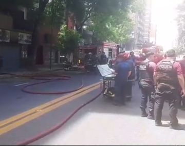 Fuego en Balvanera: 5 personas hospitalizadas tras un incendio en un edificio