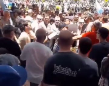 Libertarios casi linchan a un hombre que robaba durante la asunción de Milei