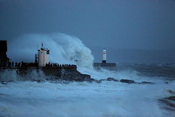 El Reino Unido está en alerta por un temporal con vientos de más de 160 kilómetros por hora