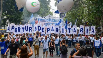 Los gremios piden que el Gobierno convoque a la paritaria nacional docente Los gremios piden que el Gobierno convoque a la paritaria nacional docente