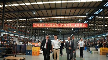 El ministro de Industria, Omar Paganini, se reunió con varios jerarcas del gobierno chino relacionados con las energías renovables. El ministro de Industria, Omar Paganini, se reunió con varios jerarcas del gobierno chino relacionados con las energías renovables.