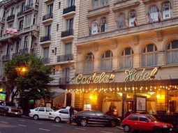 Por la&nbsp;pandemia cerr&oacute; el hotel Castelar: hay 60 familias en la calle