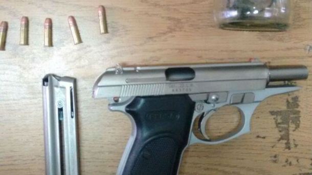 Al hombre le secuestraron una pistola