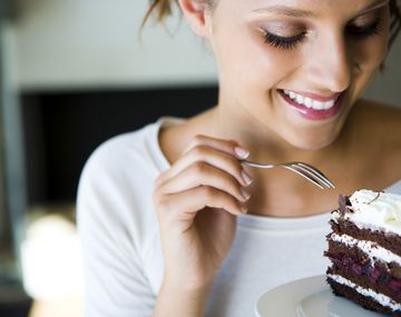 Malísima noticia: prueban por qué no deben comerse dulces por la noche