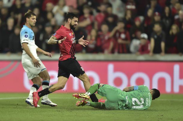 Copa Sudamericana: Racing cayó en su visita a Paranaense y buscará la clasificación en el Cilindro