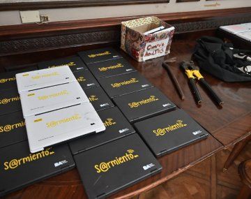 Cinco adolescentes de entre 15 y 17 años robaron computadoras de una escuela