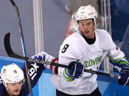 El defensor, expulsado de la Villa Olímpica