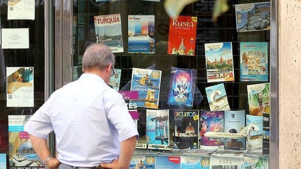 ¿Cuándo empieza a aplicarse el impuesto del 30% al dólar turista y para ahorro?