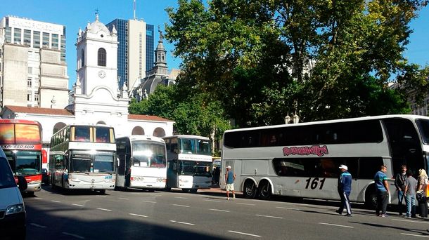 Los micros cortaron todas las avenidad que rodean a Plaza de Mayo