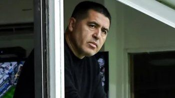 la reaccion de riquelme a los silbidos a cavani: que hizo la reaccion de riquelme a los silbidos a cavani: que hizo