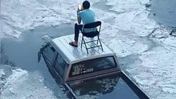 mira lo que hizo este hombre cuando quedo atrapado en un temporal de nieve mira lo que hizo este hombre cuando quedo atrapado en un temporal de nieve