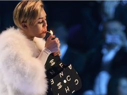miley cyrus fumo marihuana en los premios mtv europa miley cyrus fumo marihuana en los premios mtv europa