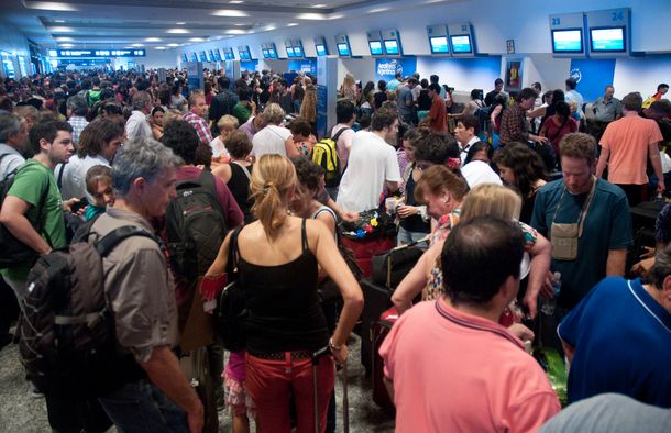 Demoras y cancelaciones de vuelos en Aeroparque por un paro de pilotos