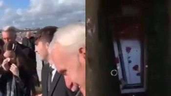 hizo reir a toda su familia en su propio entierro con un audio grabado en vida: ¡aca abajo hay olor a...! hizo reir a toda su familia en su propio entierro con un audio grabado en vida: ¡aca abajo hay olor a...!