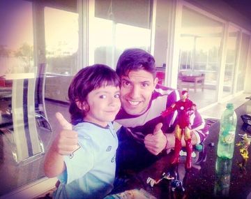 El Kun Agüero se reencontró con su hijo Benjamín