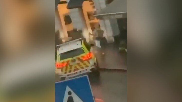 Un hombre semidesnudo acuchilló a varias personas en Oslo y fue abatido