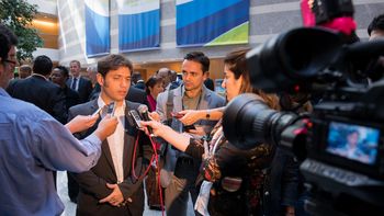 bonar 24: el gobierno logro 1.415 millones, casi el triple de los dolares esperados bonar 24: el gobierno logro 1.415 millones, casi el triple de los dolares esperados