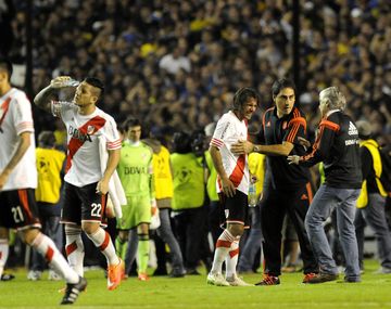 {altText(,La Bombonera, clausurada por los incidentes del #Superpapelón)}