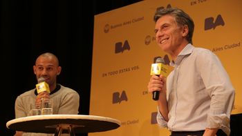 de campana, macri dio una charla sobre liderazgo y se mostro con mascherano de campana, macri dio una charla sobre liderazgo y se mostro con mascherano