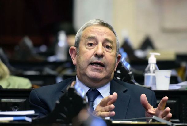 Con Julio Cobos a la cabeza, los radicales también presentaron un proyecto para prorrogar el Fondo de Incentivo Docente